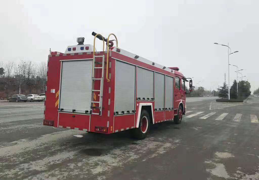 东风8吨泡沫消防车