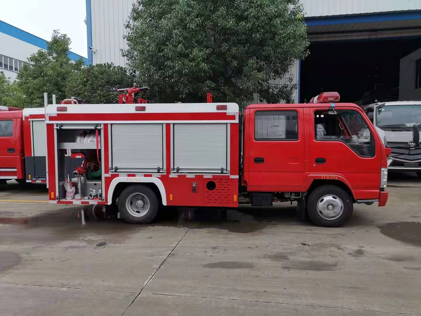 VI Isuzu 2T water tank fire truckCLW5070GXFSG20/QL