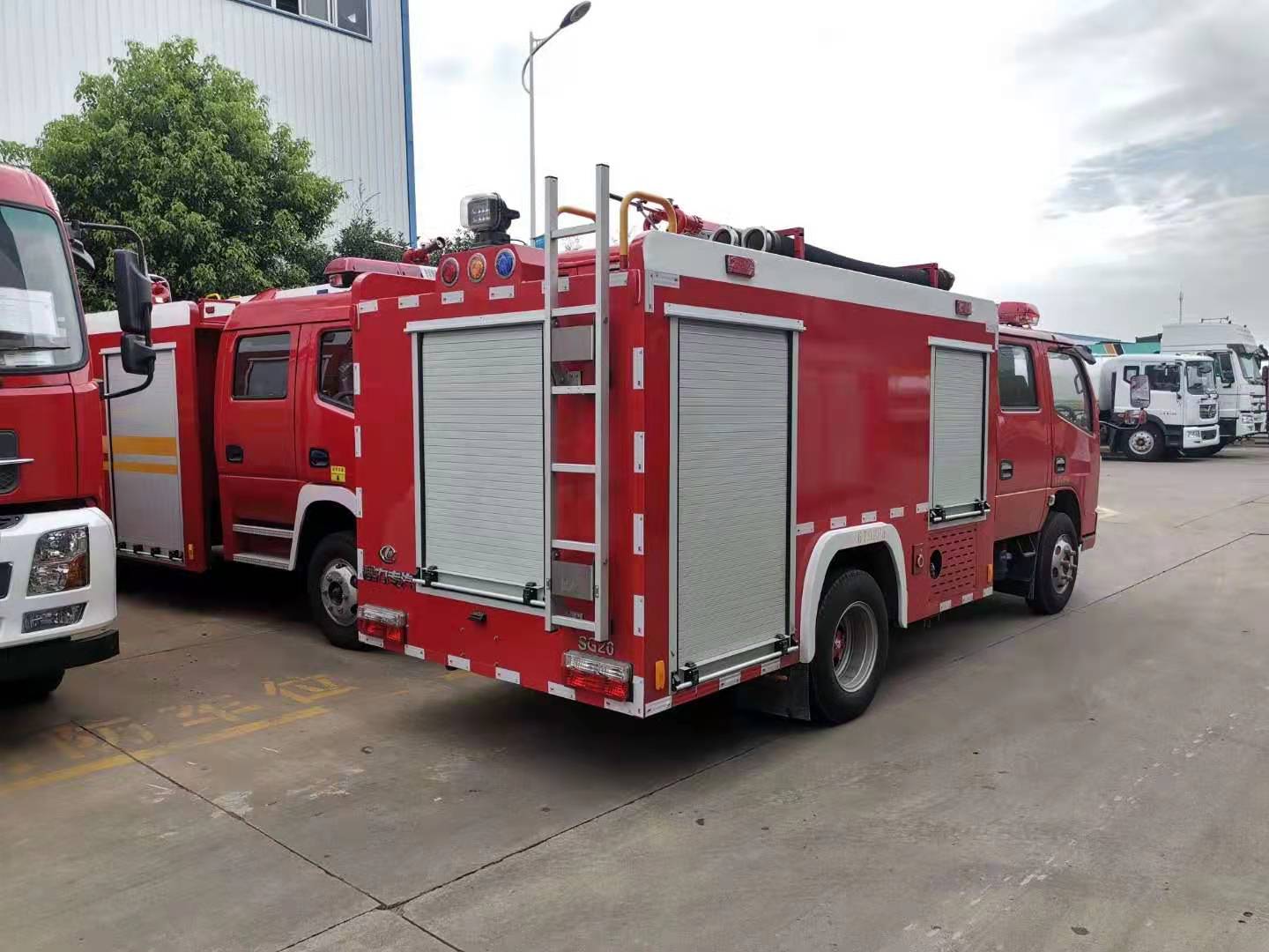 VI Dongfeng 2T water tank fire truck