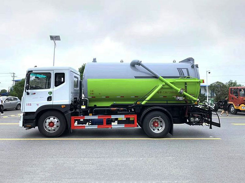 Dongfeng D9 cleaning and suction vehicle