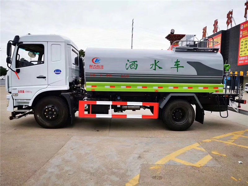 国六东风专底洒水车